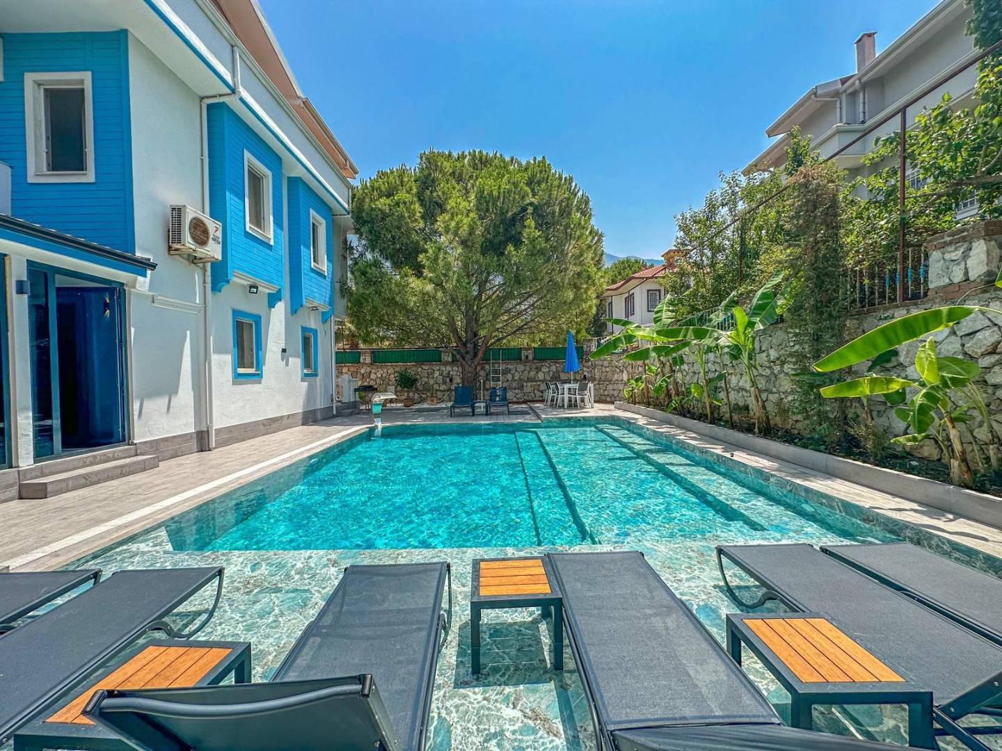 Fethiye Ölüdeniz'de Yemyeşil Doğada, Açık ve Kapalı Havuzlu, Şık Villa-42171