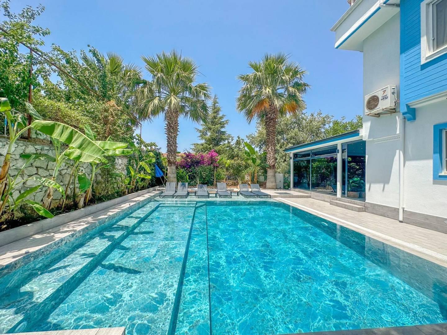 Fethiye Ölüdeniz'de Yemyeşil Doğada, Açık ve Kapalı Havuzlu, Şık Villa-42171