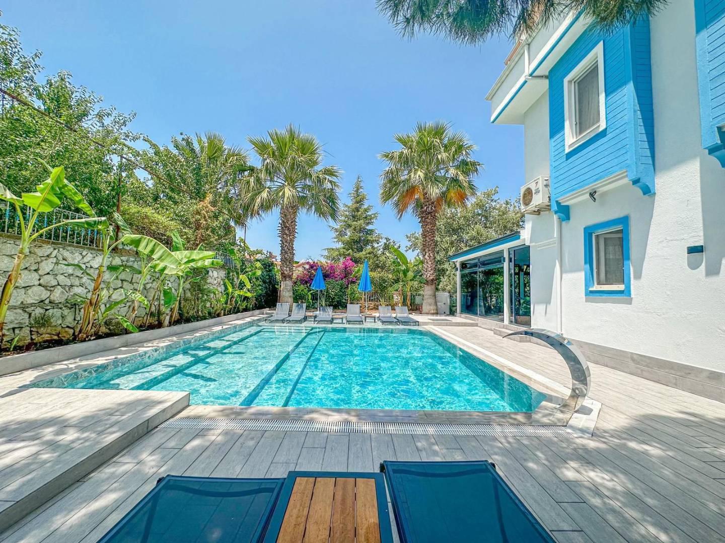 Fethiye Ölüdeniz'de Yemyeşil Doğada, Açık ve Kapalı Havuzlu, Şık Villa-42171