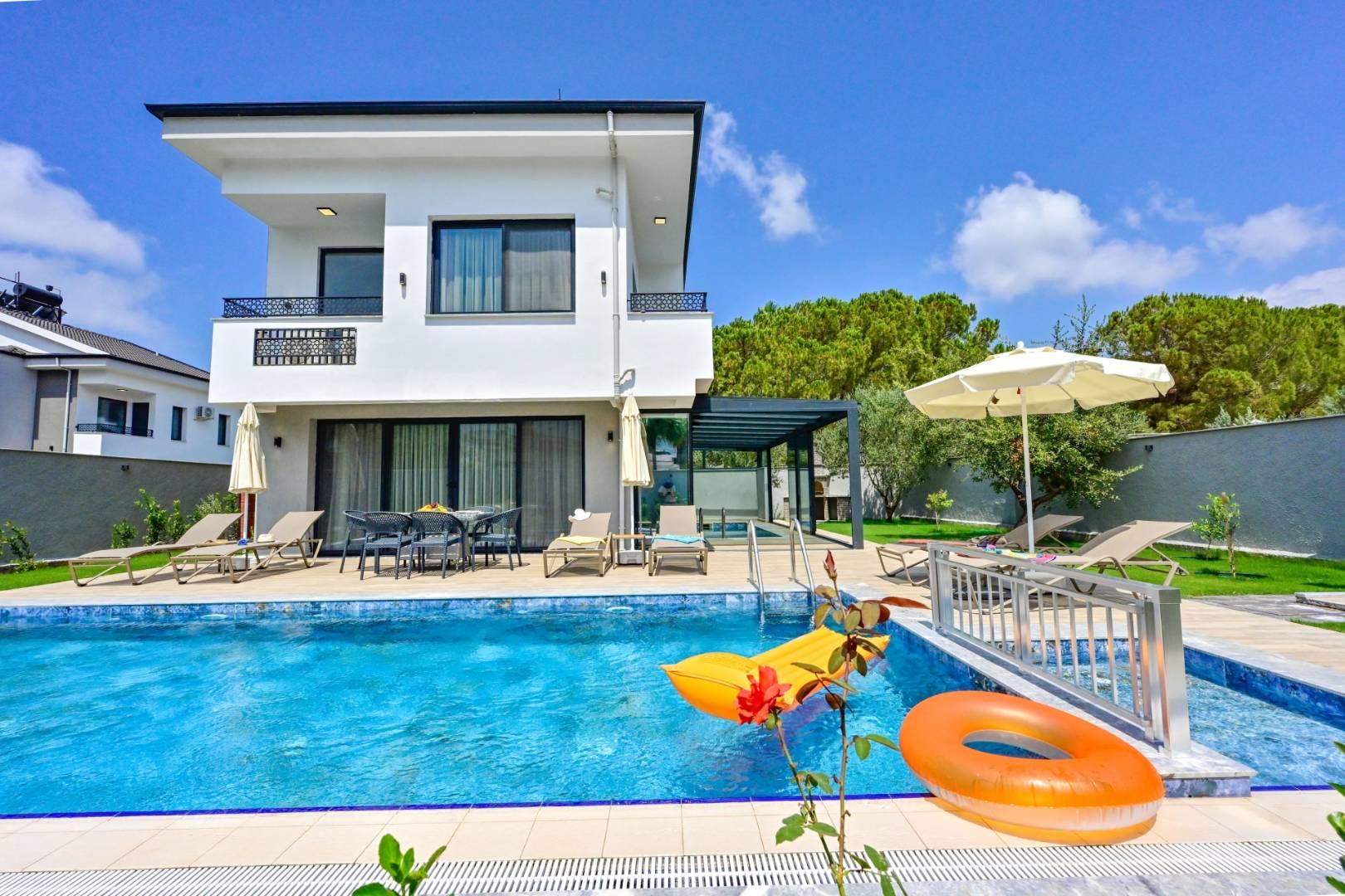 Fethiye Ölüdeniz'de Merkeze Yakın Konumda, Özel Havuzlu, Saunalı Villa-39041