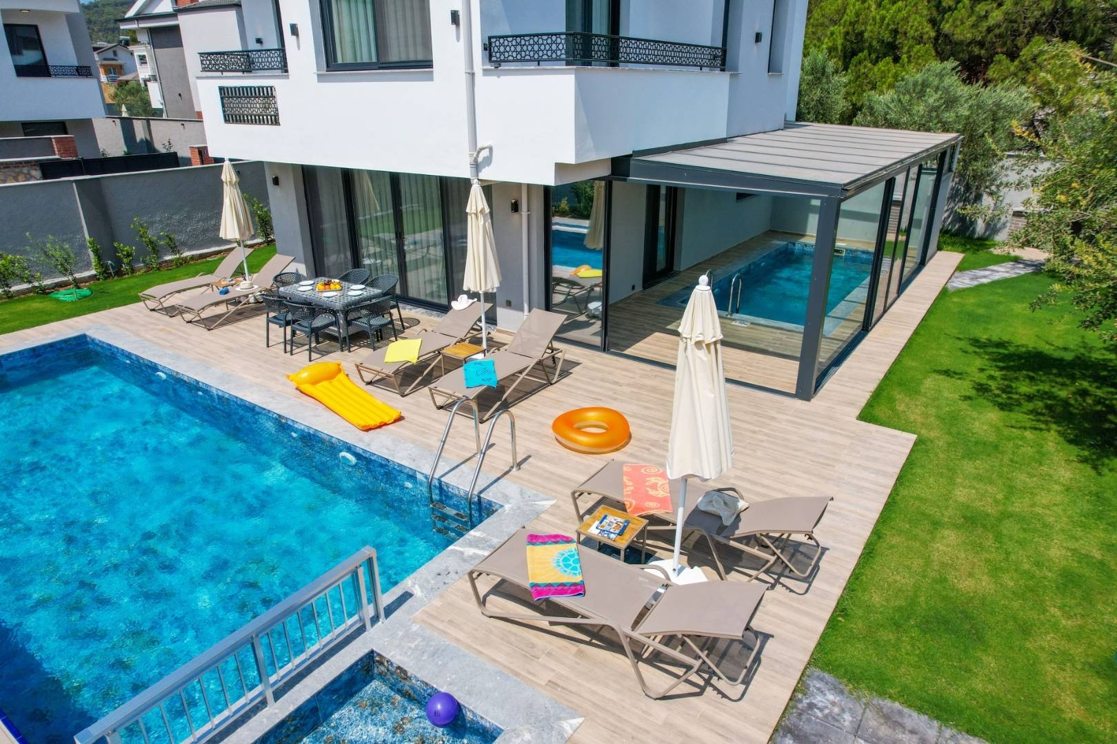 Fethiye Ölüdeniz'de Merkeze Yakın Konumda, Özel Havuzlu, Saunalı Villa