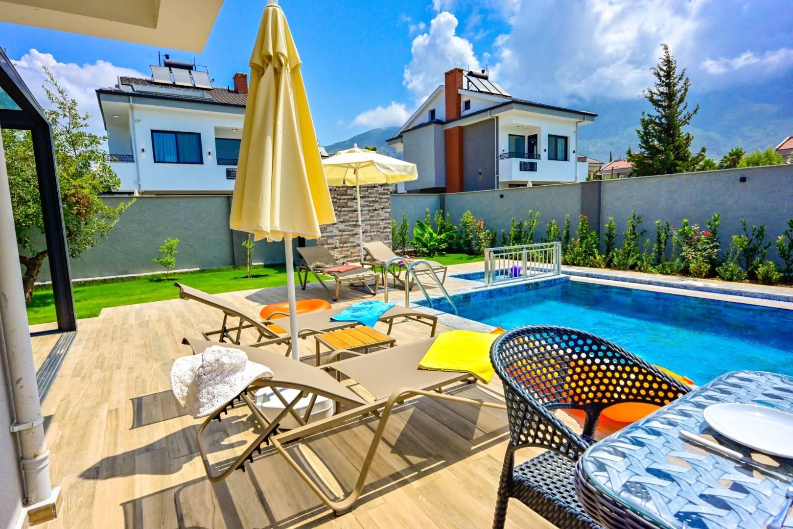 Fethiye Ölüdeniz'de Merkeze Yakın Konumda, Özel Havuzlu, Saunalı Villa-39041