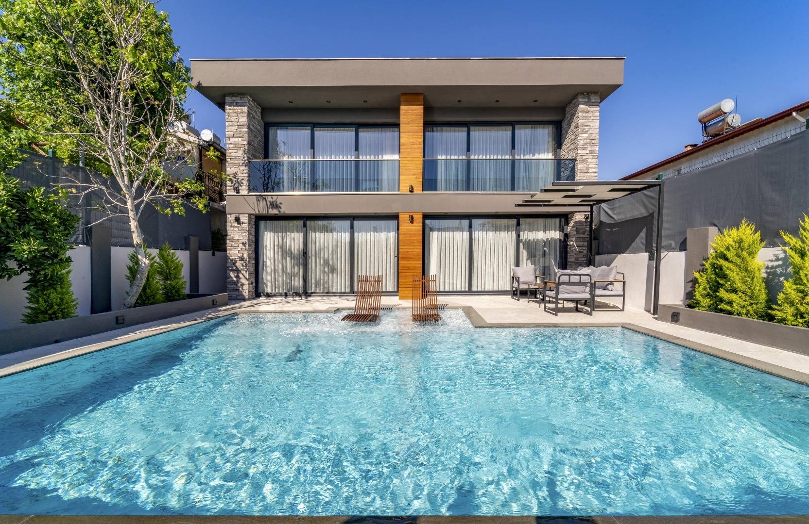 Fethiye Yeni'de Modern Tasarımlı, Özel Havuzlu, 8 Kişilik Villa