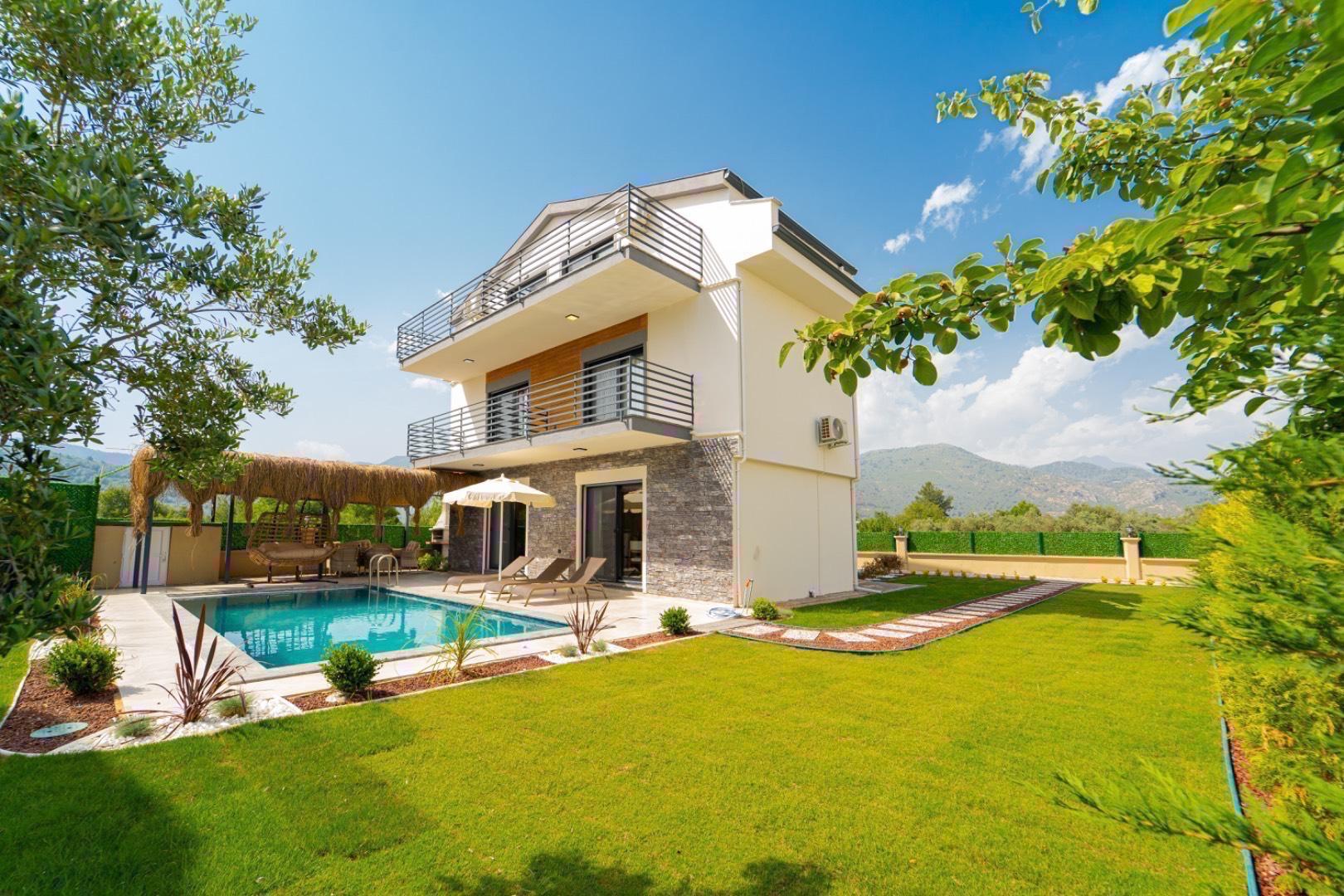Fethiye Yeşilüzümlü'de Yemyeşil Bahçeli, Özel Havuzlu, Konforlu Villa-41813