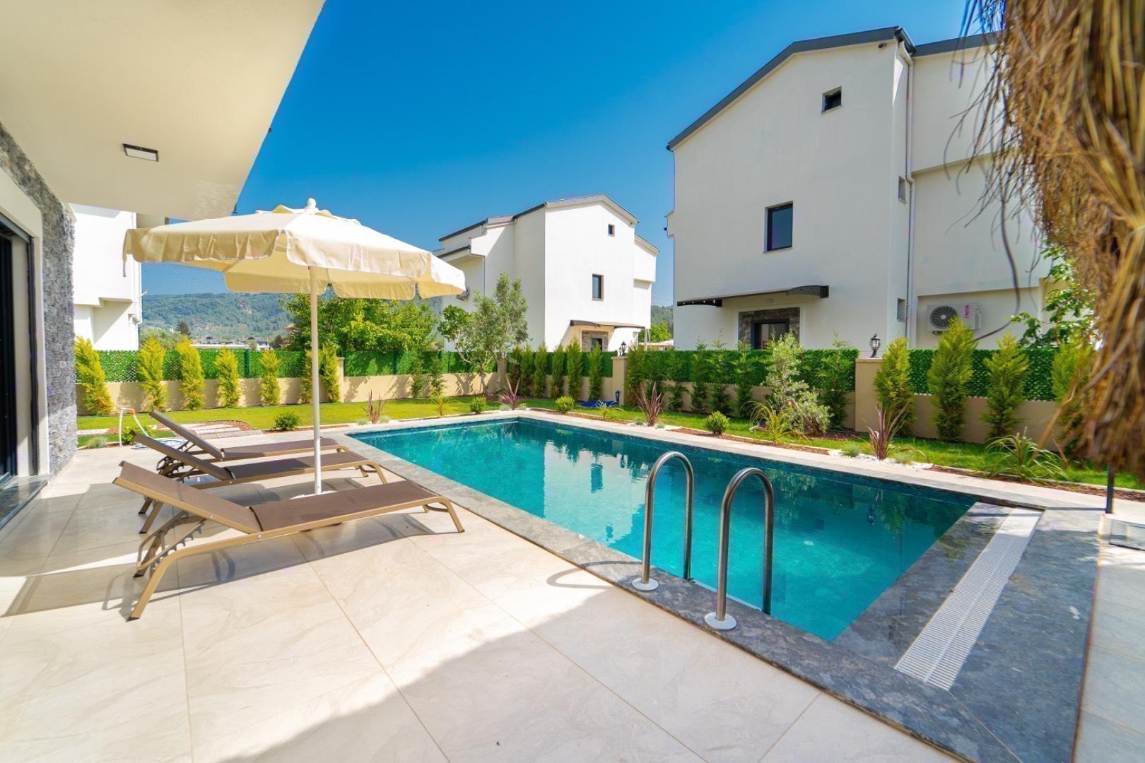Fethiye Yeşilüzümlü'de Yemyeşil Bahçeli, Özel Havuzlu, Konforlu Villa-41813