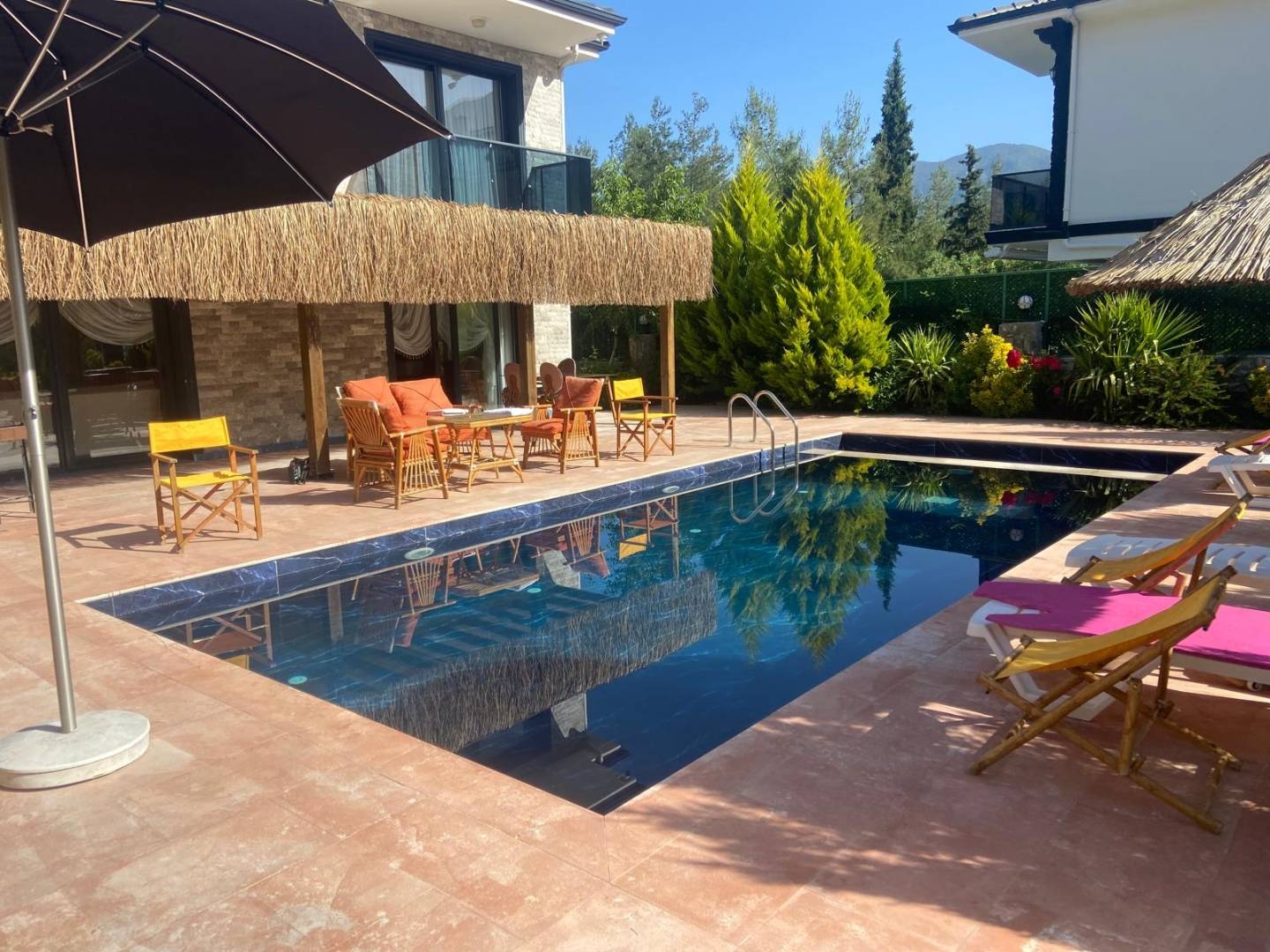 Fethiye Yeşilüzümlü'de Modern Tasarımlı, Özel Havuzlu, Konforlu Villa