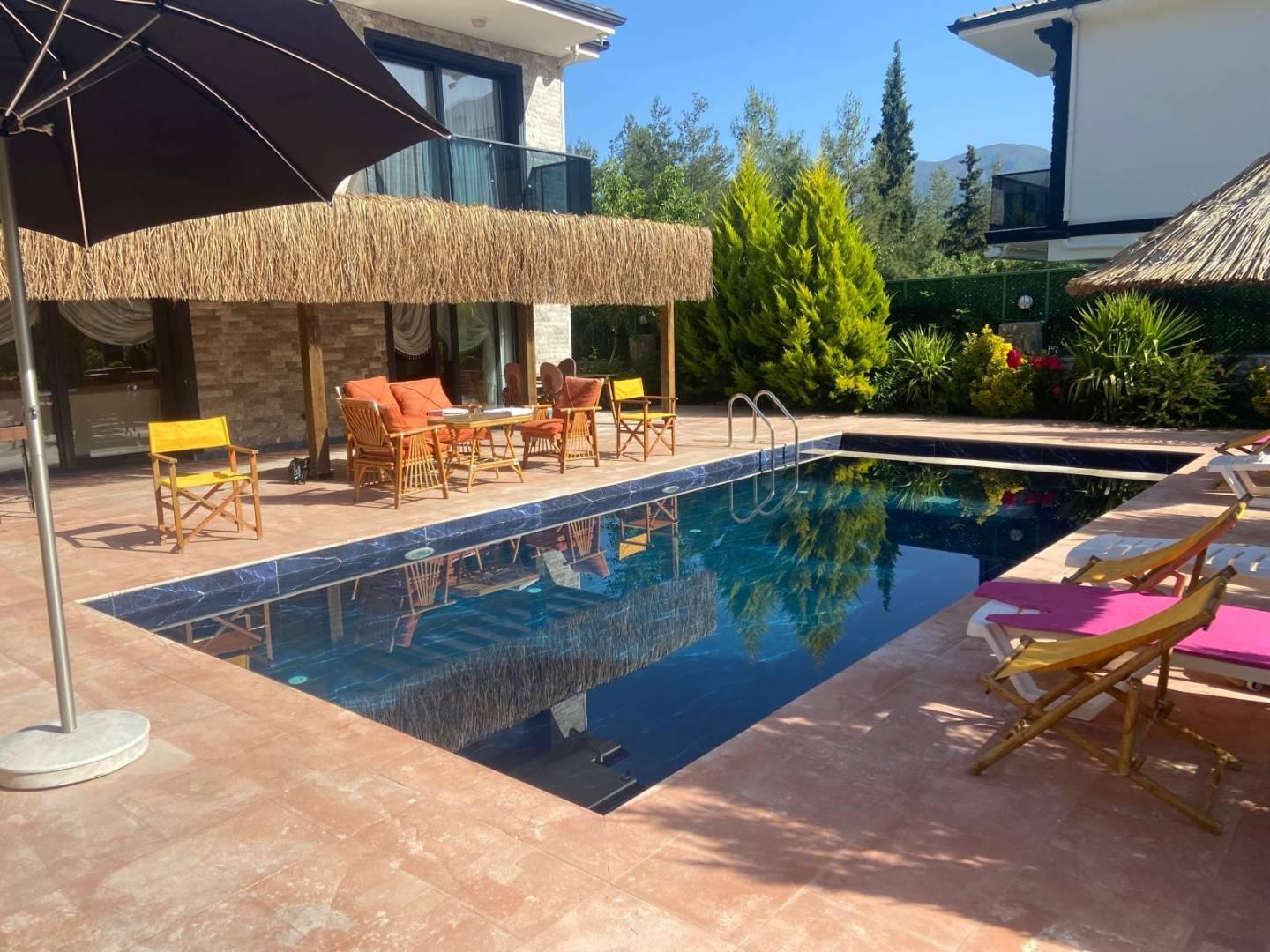 Fethiye Yeşilüzümlü'de Modern Tasarımlı, Özel Havuzlu, Konforlu Villa-43275