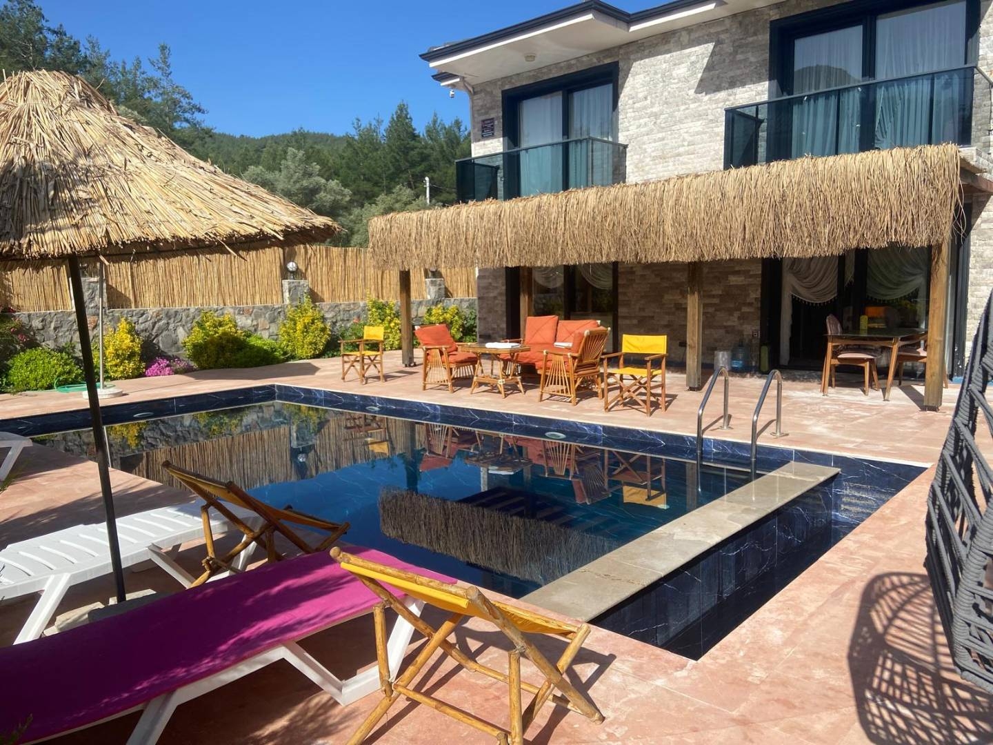 Fethiye Yeşilüzümlü'de Modern Tasarımlı, Özel Havuzlu, Konforlu Villa