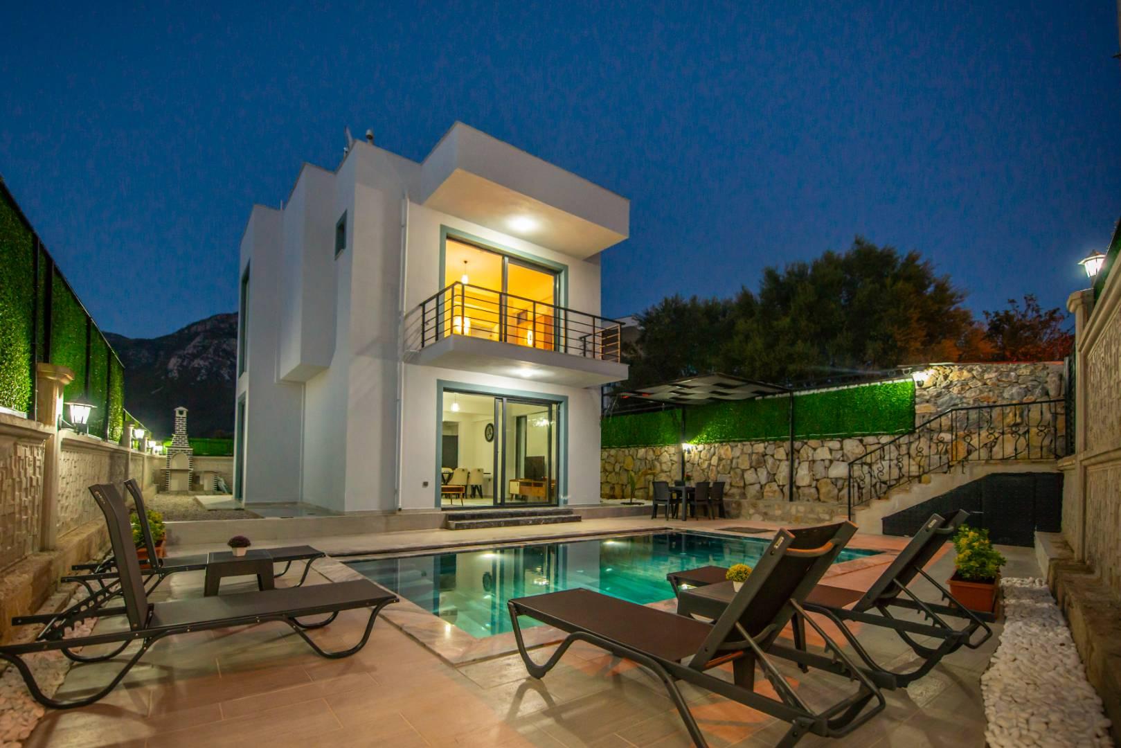 Fethiye Yeşilüzümlü'de Doğa İçerisinde, Özel Havuzlu, Modern Villa -43897
