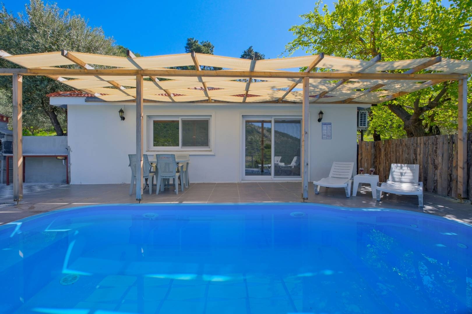 Muğla Fethiye'de Geniş Bahçeli, Özel Havuzlu, 2+1 Villa