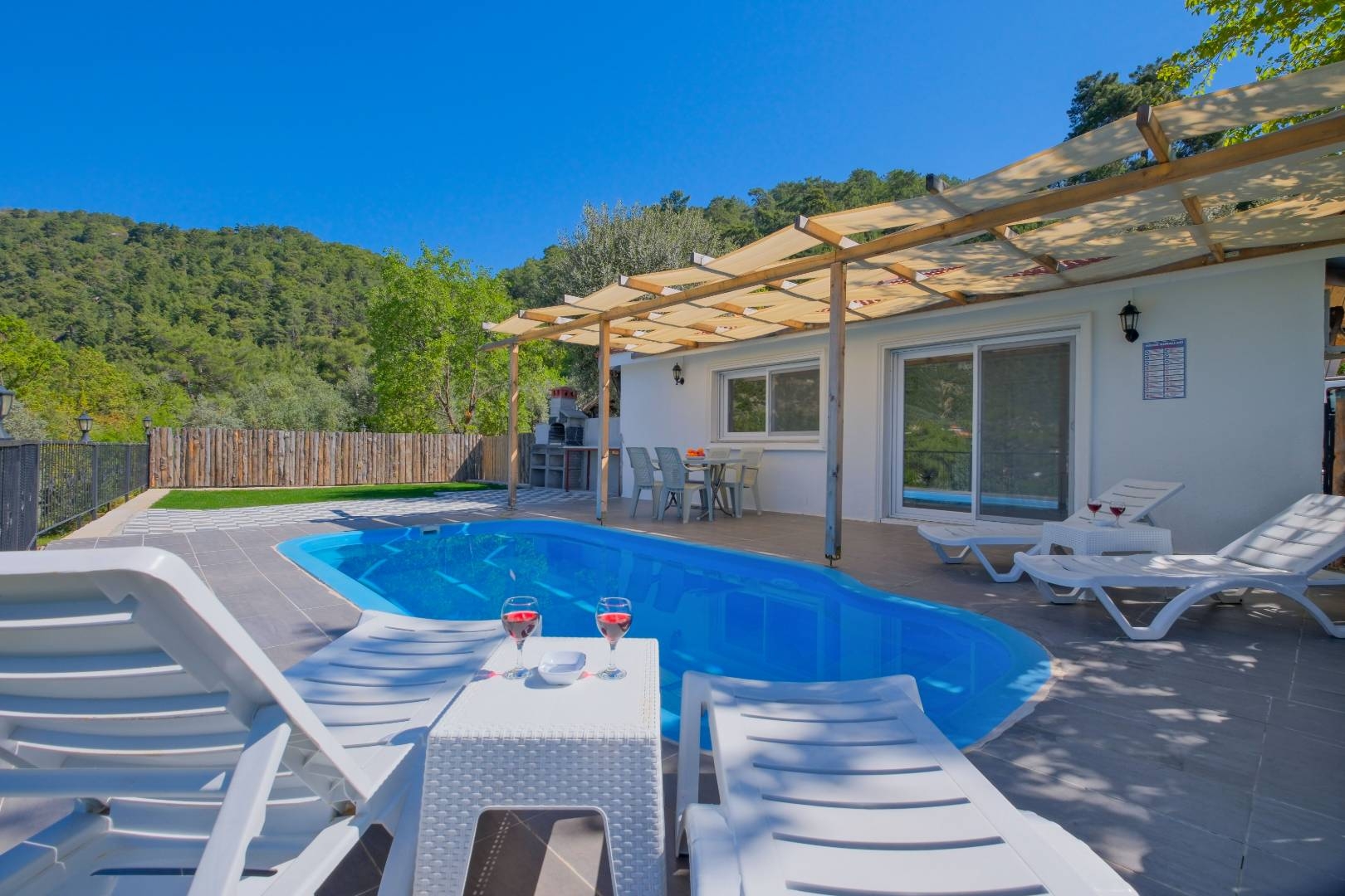 Muğla Fethiye'de Geniş Bahçeli, Özel Havuzlu, 2+1 Villa