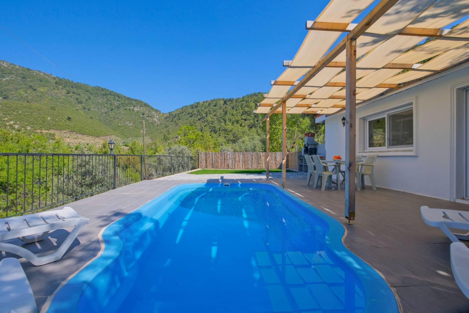 Muğla Fethiye'de Geniş Bahçeli, Özel Havuzlu, 2+1 Villa-37709