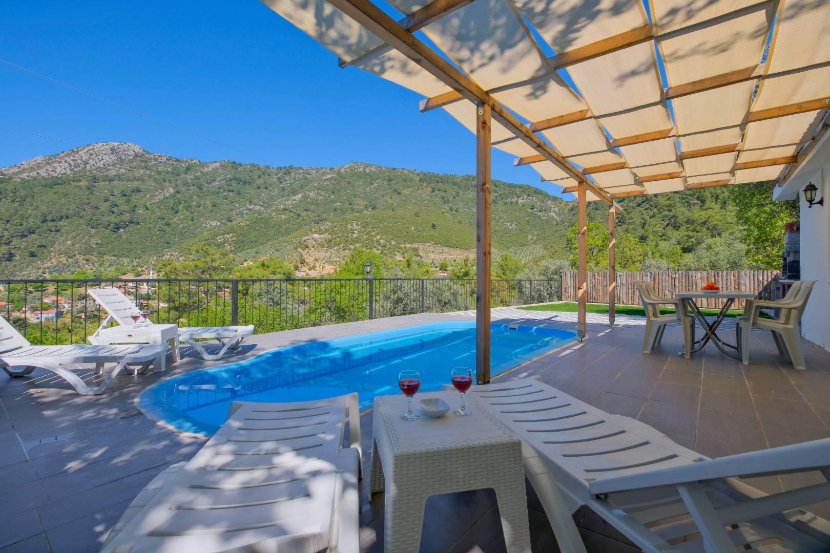 Muğla Fethiye'de Geniş Bahçeli, Özel Havuzlu, 2+1 Villa-37709