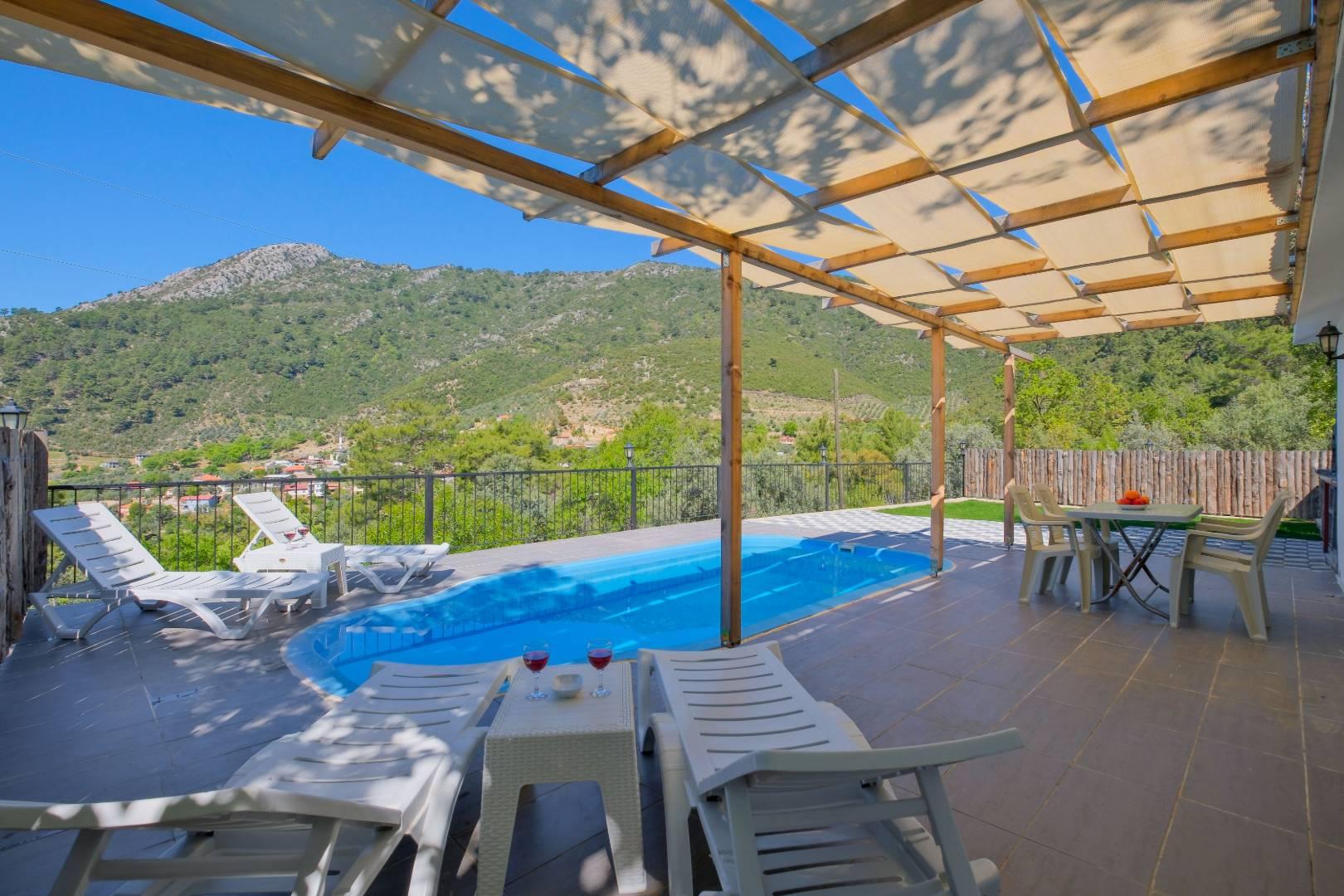 Muğla Fethiye'de Geniş Bahçeli, Özel Havuzlu, 2+1 Villa-37709