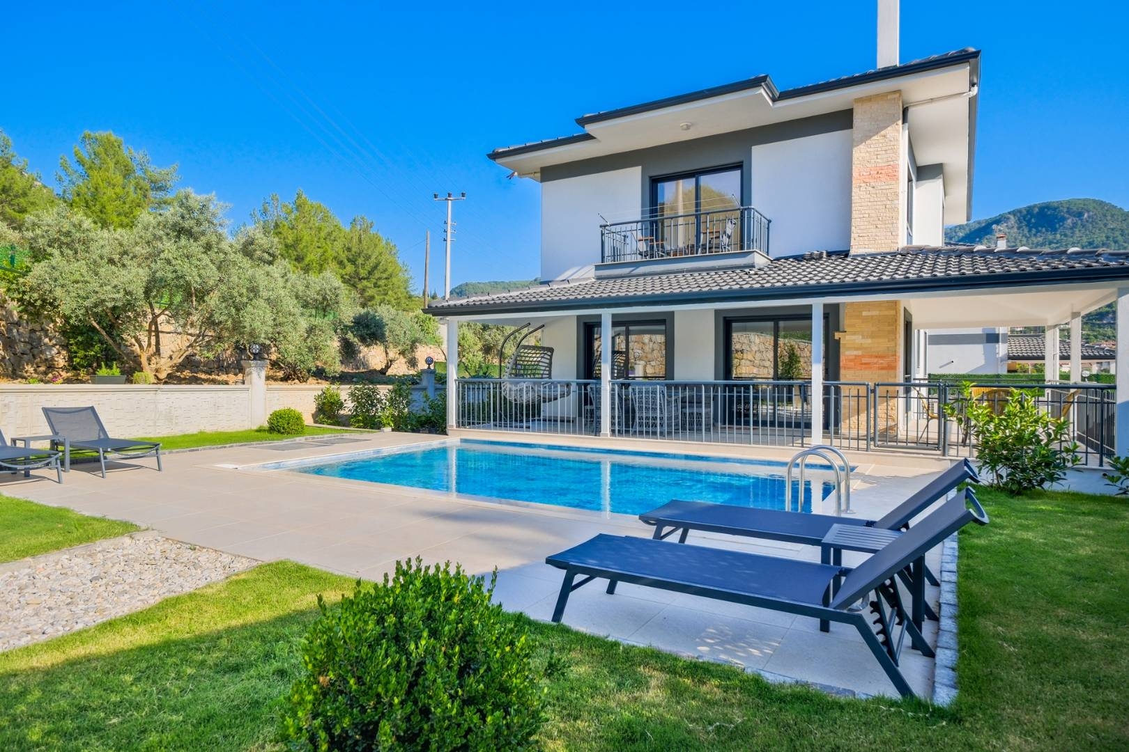 Fethiye Yeşilüzümlü'de Huzur Dolu Doğada, Özel Havuzlu, Şık Villa