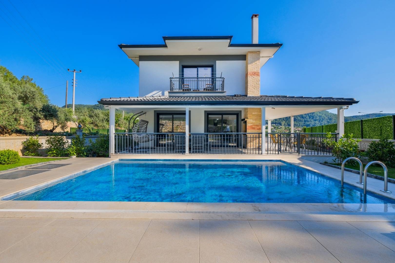 Fethiye Yeşilüzümlü'de Huzur Dolu Doğada, Özel Havuzlu, Şık Villa