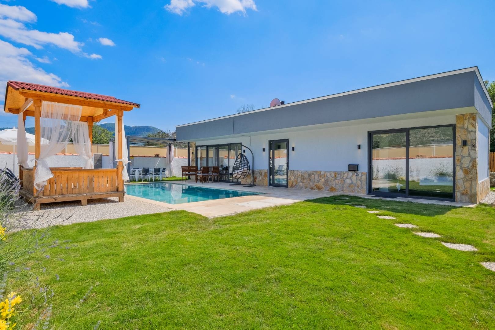 Fethiye Yeşilüzümlü'de Huzurlu Doğada, Özel Havuzlu, Lüks Villa