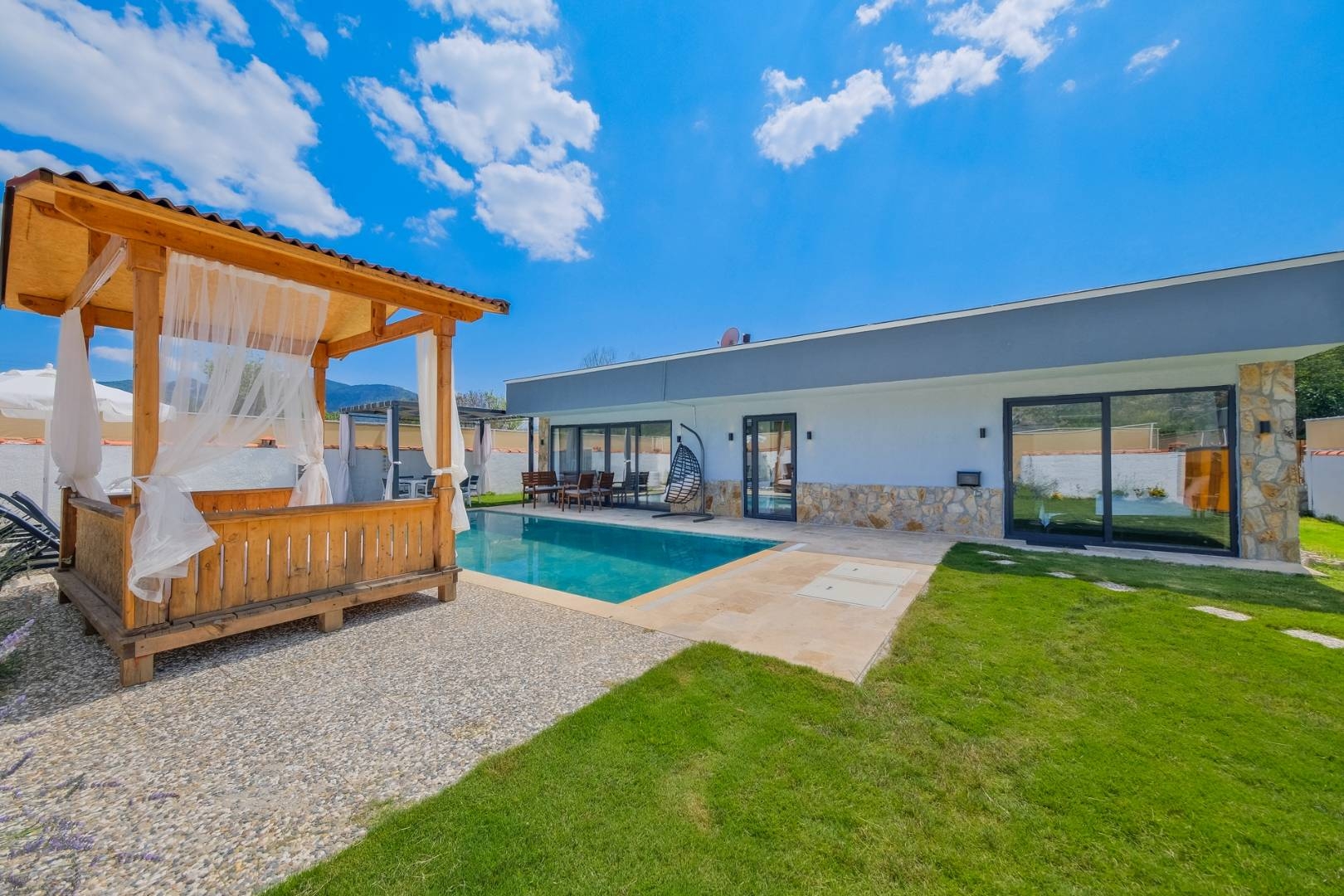 Fethiye Yeşilüzümlü'de Huzurlu Doğada, Özel Havuzlu, Lüks Villa