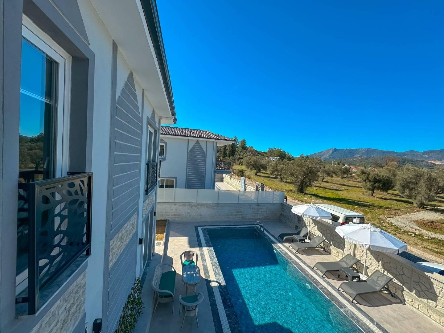 Fethiye Yeşilüzümlü'de Sakin Konumda, Özel Havuzlu, Şık Villa-35739