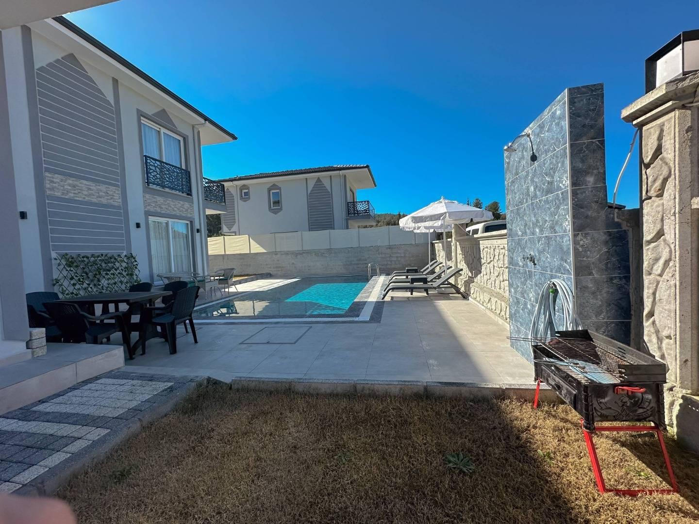 Fethiye Yeşilüzümlü'de Sakin Konumda, Özel Havuzlu, Şık Villa-35739