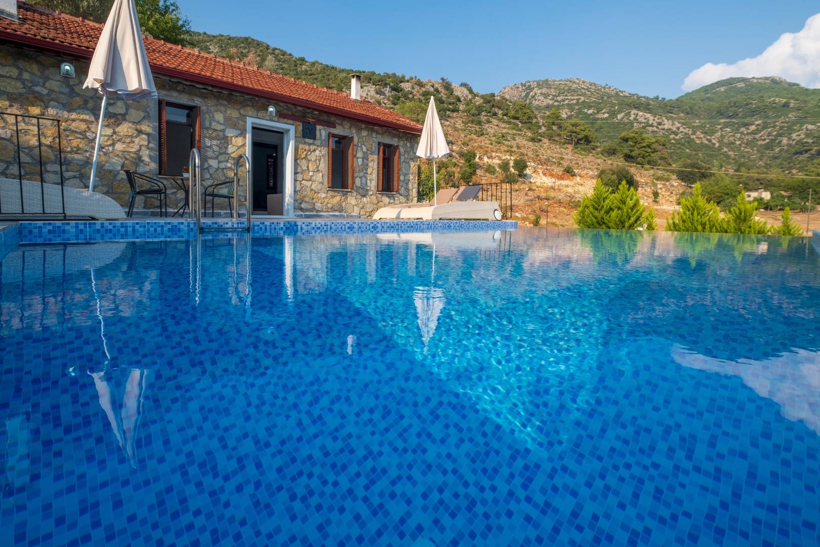 Fethiye Yeşilüzümlü'de Muhteşem Doğada, Özel Havuzlu, Konforlu Villa