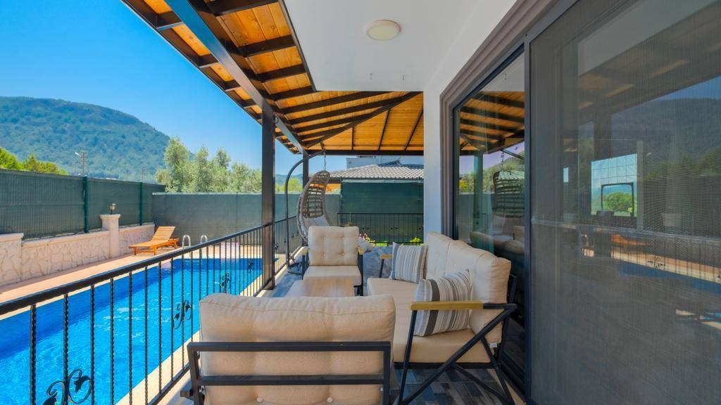 Fethiye Yeşilüzümlü'de Orman Manzaralı, Özel Havuzlu, 4+1 Villa