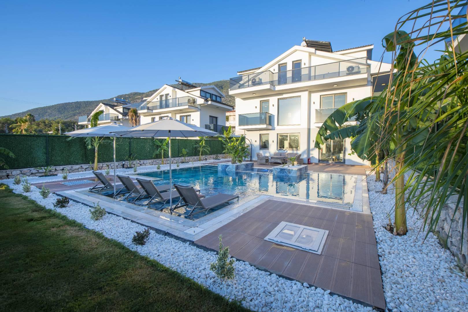 Fethiye'de Eşsiz Doğa İçerisinde, Özel Havuzlu ve Bahçeli, Lüks Villa-29522