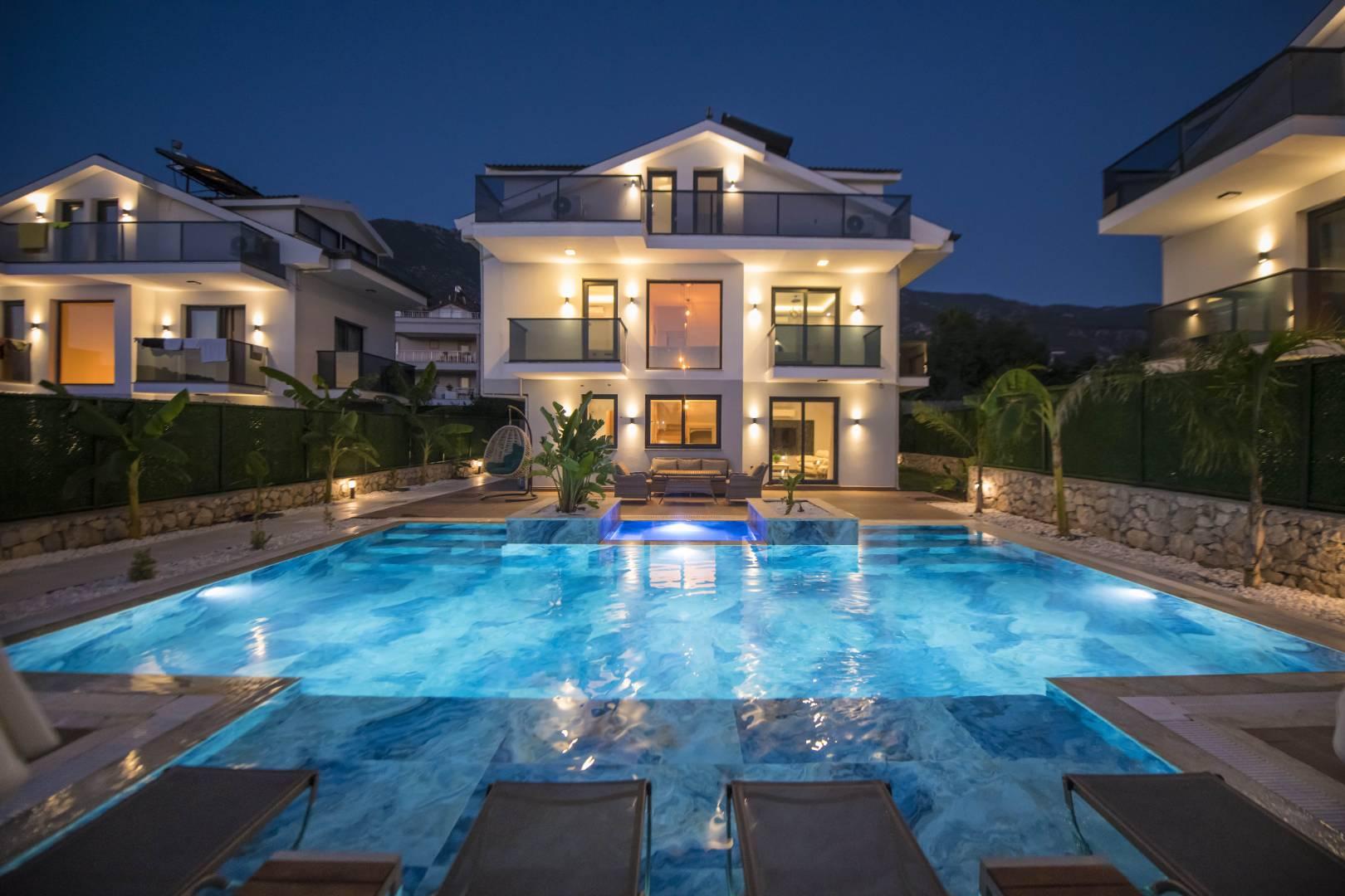 Fethiye'de Eşsiz Doğa İçerisinde, Özel Havuzlu ve Bahçeli, Lüks Villa-29522