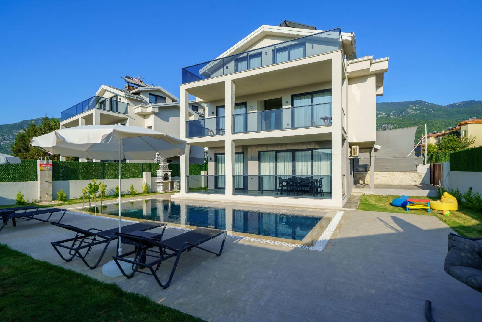 Muğla Fethiye'de Doğal Güzelliklere Yakın, Özel Havuzlu, Modern Villa-38597