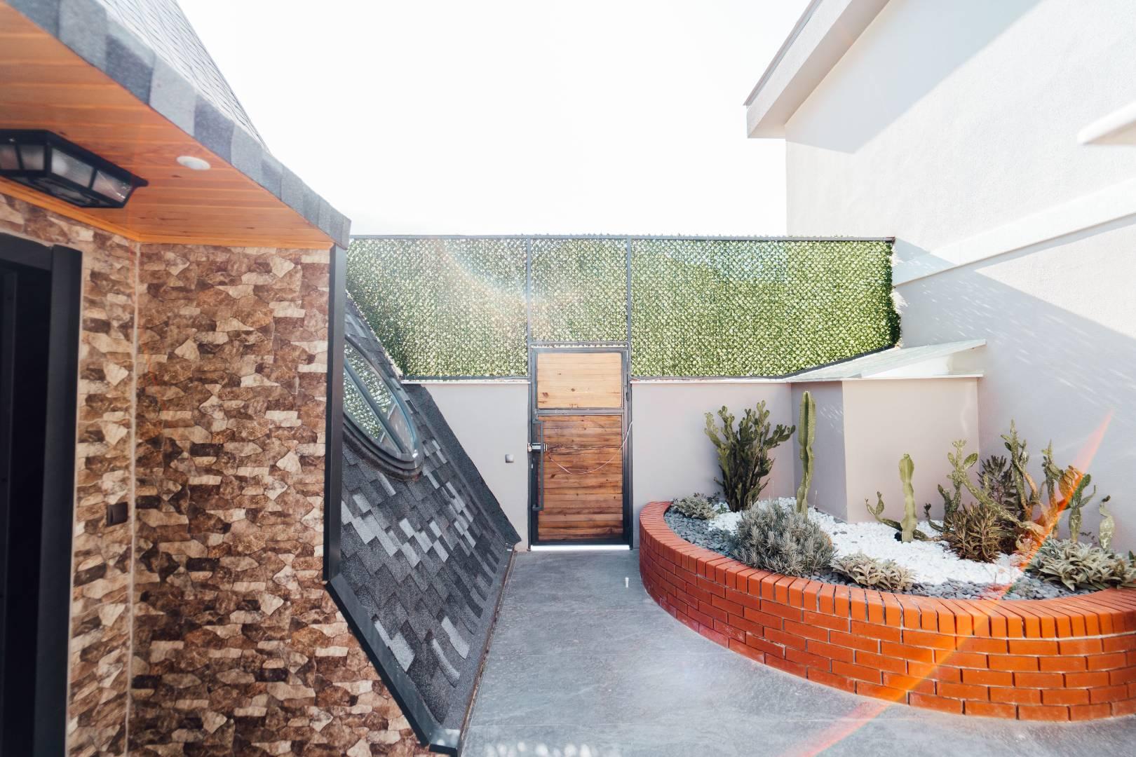 Antalya Finike'de Geniş Bahçeli, Açık ve Kapalı Havuzlu, Şık Villa-36085