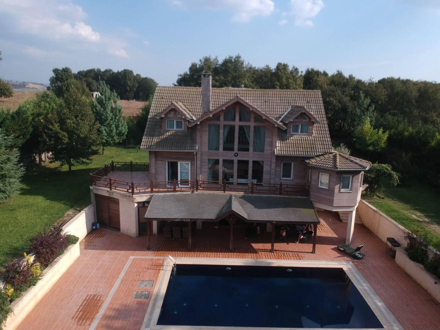 Gebze Cumaköy'de Geniş Bahçeli, Özel Havuzlu, Lüks Kiralık Villa-21212