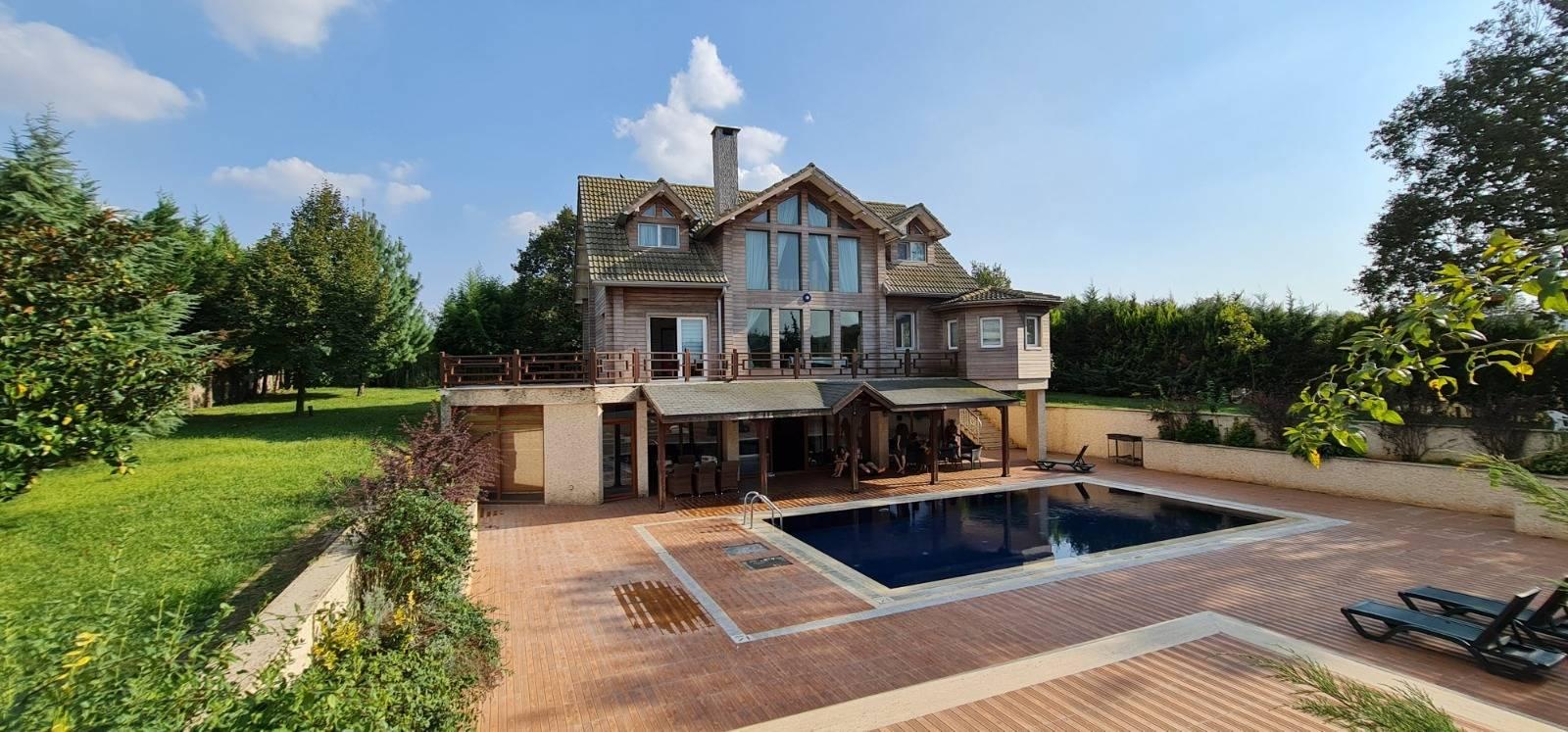 Gebze Cumaköy'de Geniş Bahçeli, Özel Havuzlu, Lüks Kiralık Villa-21212