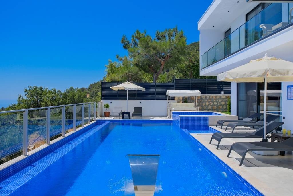 Kaş İslamlar'da Geniş Ailelere Uygun, Çift Jakuzili, Lüks Villa
