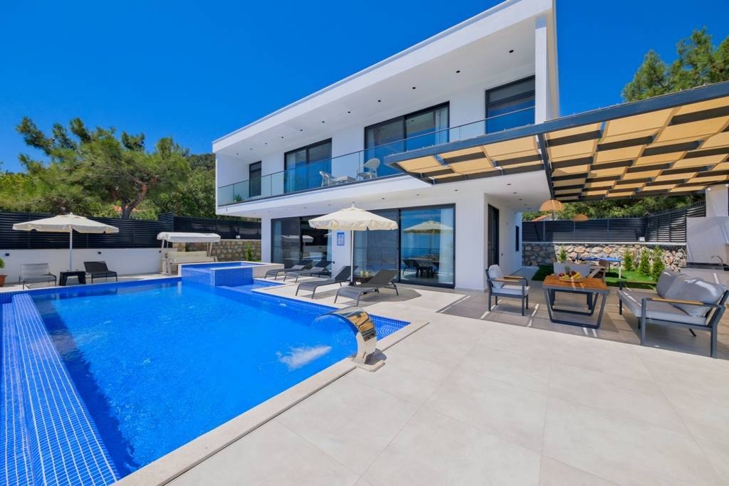 Kaş İslamlar'da Geniş Ailelere Uygun, Çift Jakuzili, Lüks Villa
