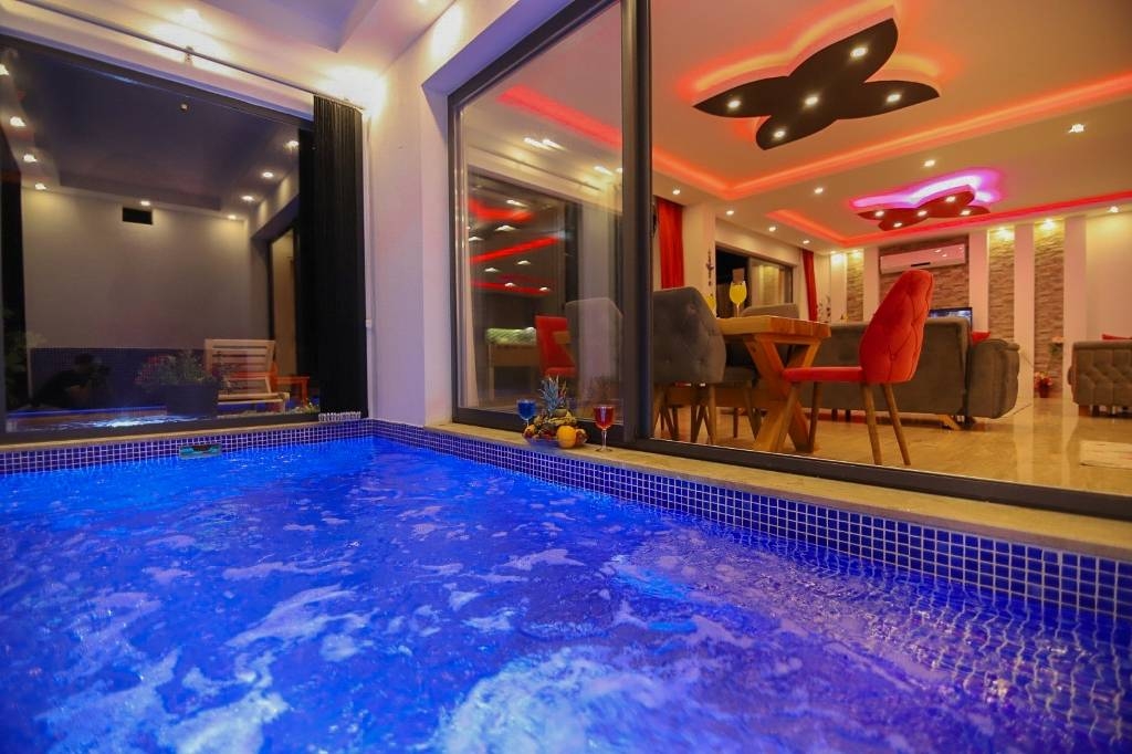 Kaş İslamlar'da Çekirdek Ailelere Uygun, Özel Havuzlu, Şık Villa