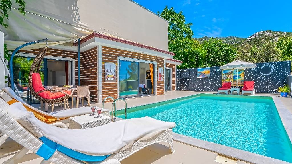 Kaş İslamlar'da Gözlerden Uzak, Özel Havuzlu, Şık Tasarımlı Villa