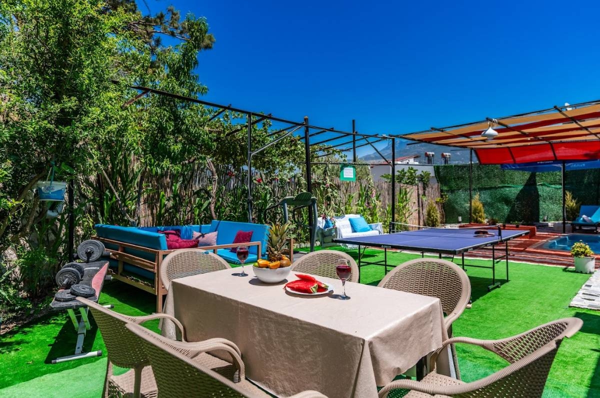 Kaş İslamlar'da Geniş Bahçeli, Özel Havuzlu, 6 Kişilik Konforlu Villa