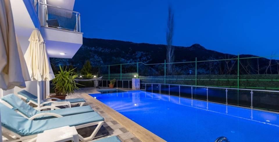 Kaş İslamlar'da Modern Tasarımlı, Özel Havuzlu, 10 Kişilik Villa-40422