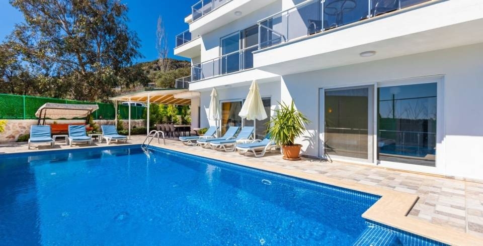 Kaş İslamlar'da Modern Tasarımlı, Özel Havuzlu, 10 Kişilik Villa