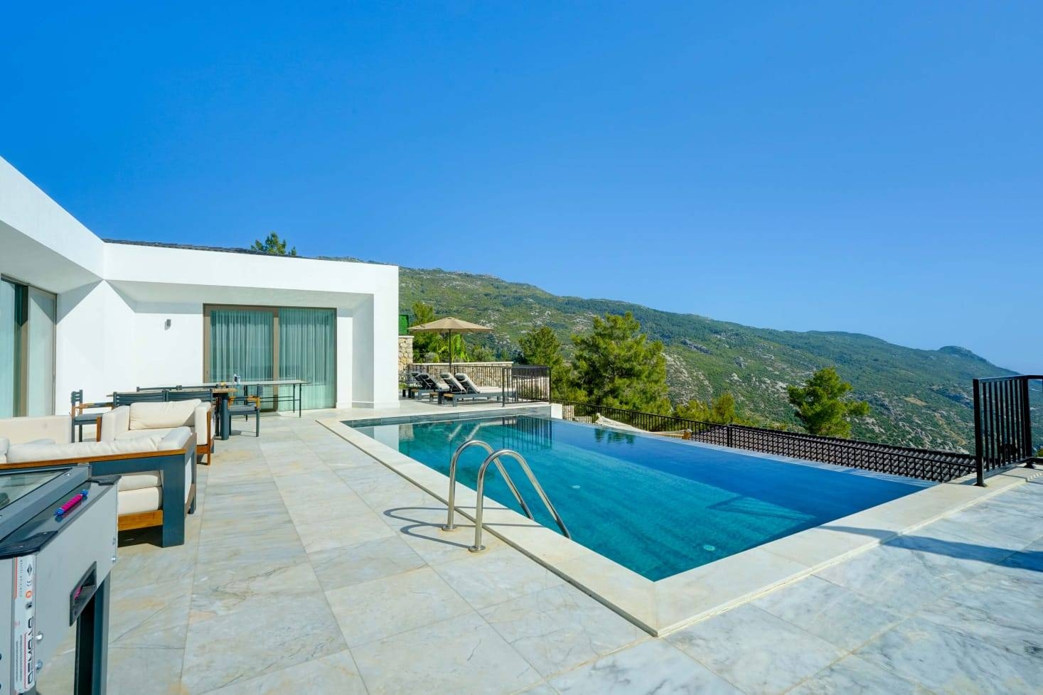Kaş İslamlar'da Deniz Manzaralı, Özel Havuzlu, Çift Jakuzili Villa