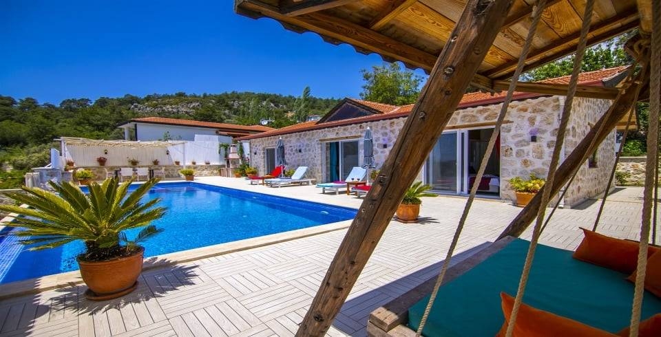Kaş İslamlar'da Deniz ve Orman Manzaralı, Özel Havuzlu, Konforlu Villa