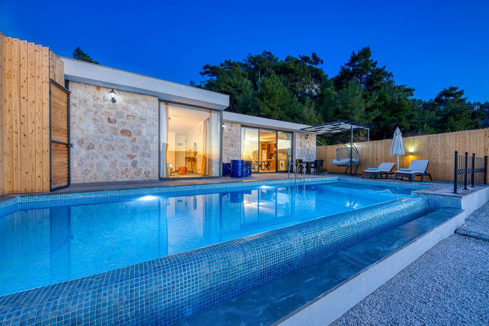 Kaş İslamlar'da Muhteşem Doğa Manzaralı, Özel Havuzlu, Şık Villa