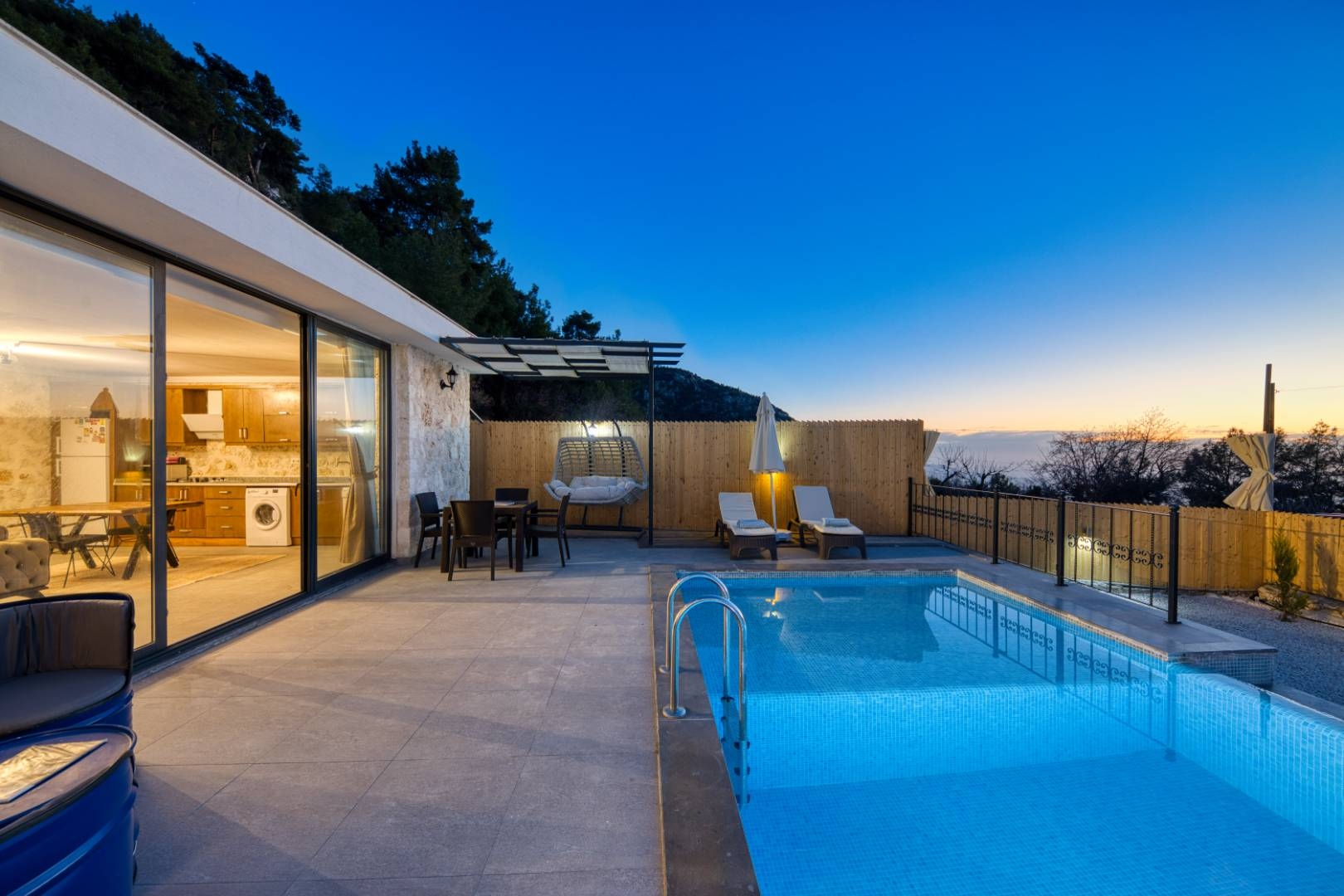 Kaş İslamlar'da Muhteşem Doğa Manzaralı, Özel Havuzlu, Şık Villa