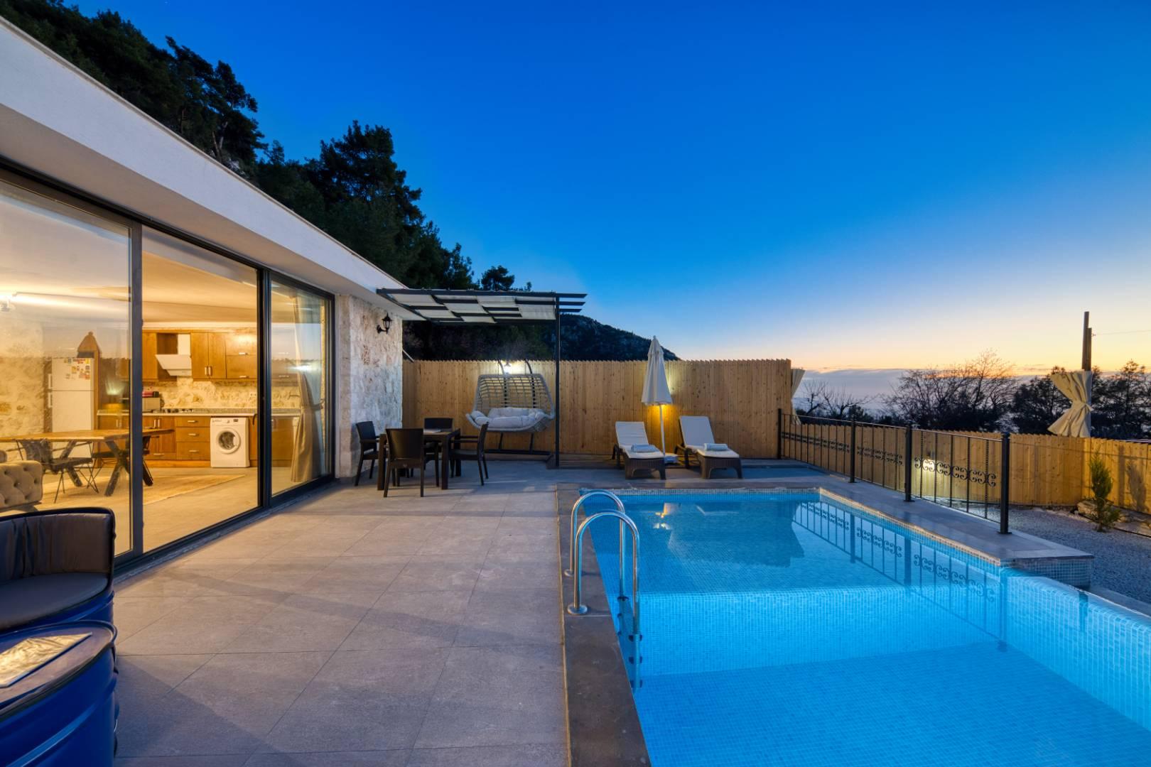 Kaş İslamlar'da Muhteşem Doğa Manzaralı, Özel Havuzlu, Şık Villa-40195