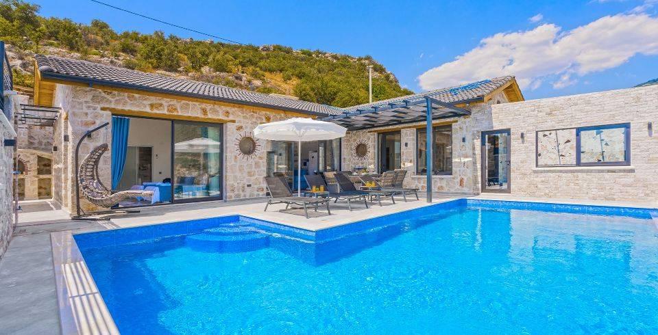 Kaş İslamlar'da Otantik Tasarımlı, Isıtmalı Özel Havuzlu, Taş Ev-40338