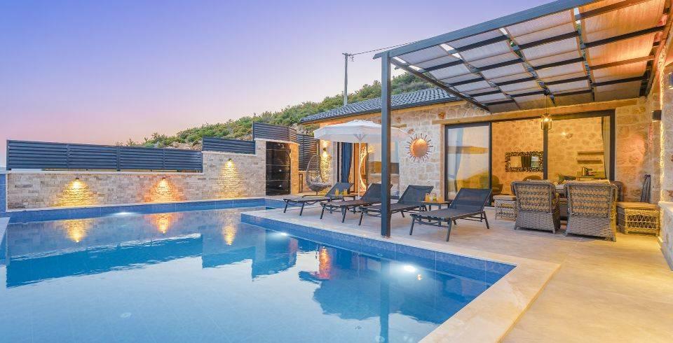 Kaş İslamlar'da Otantik Tasarımlı, Isıtmalı Özel Havuzlu, Taş Ev-40338