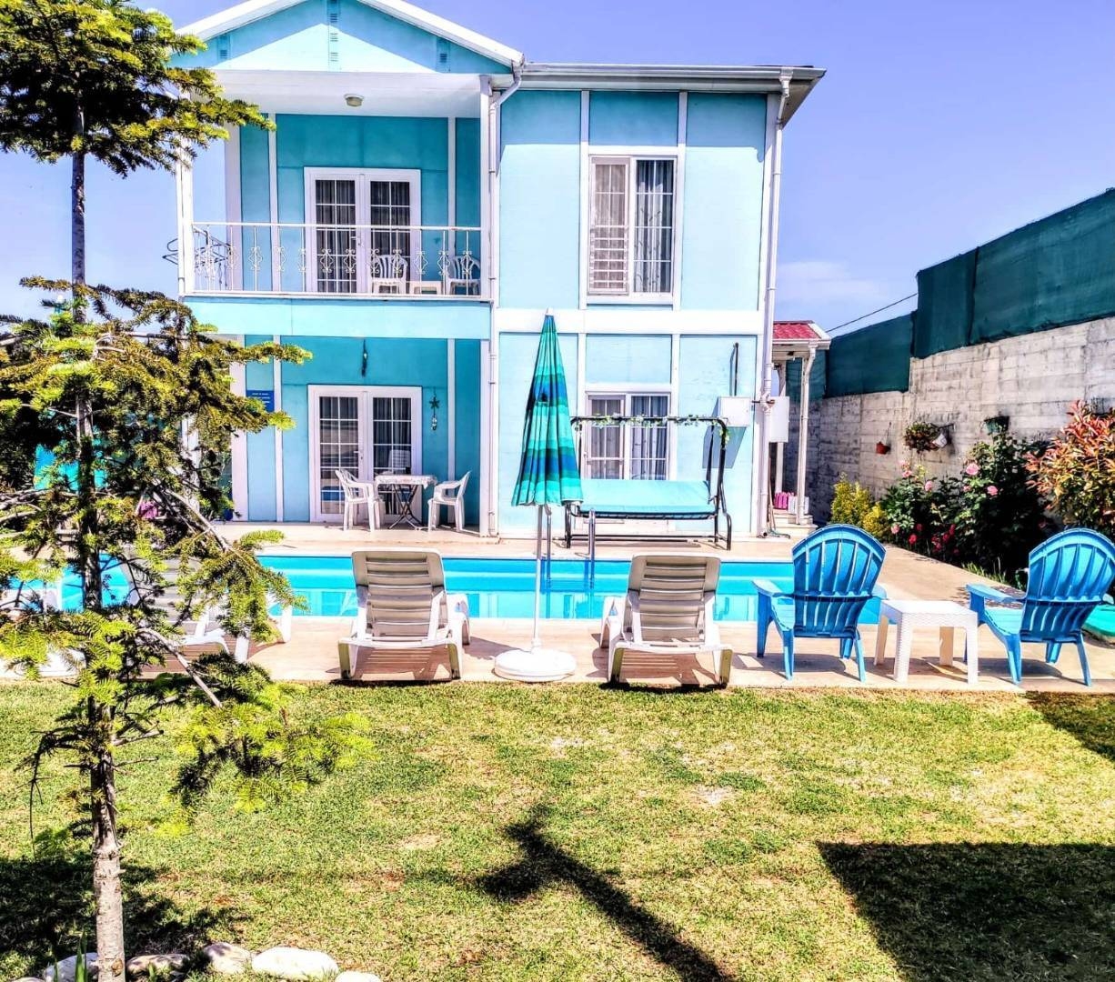 İstanbul Şile'de Geniş Bahçeli, Özel Havuzlu, Konforlu Villa