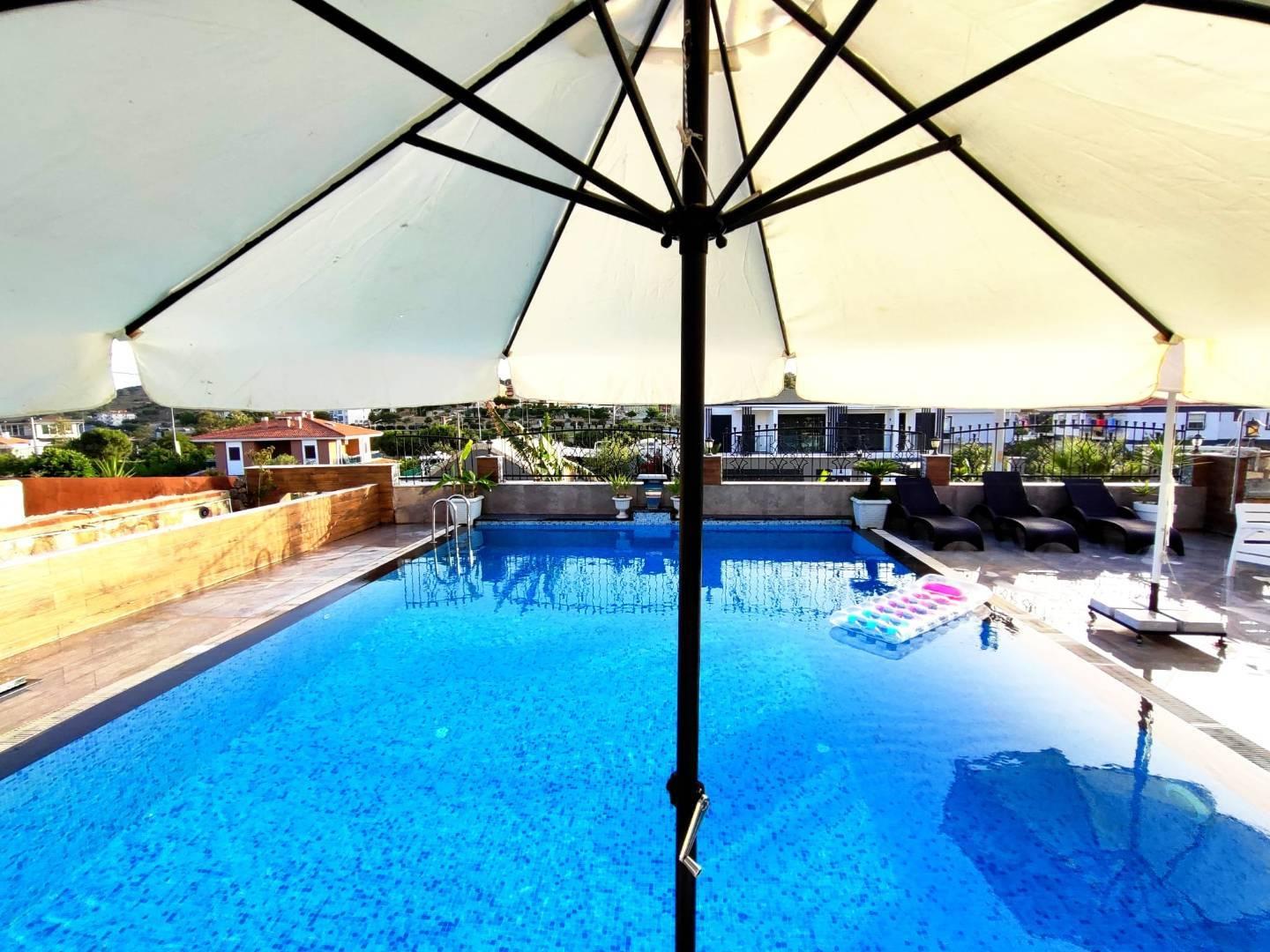 İzmir Çeşme'de Plajlara Yakın Mesafede, Özel Havuzlu, Tatil Villası-26728