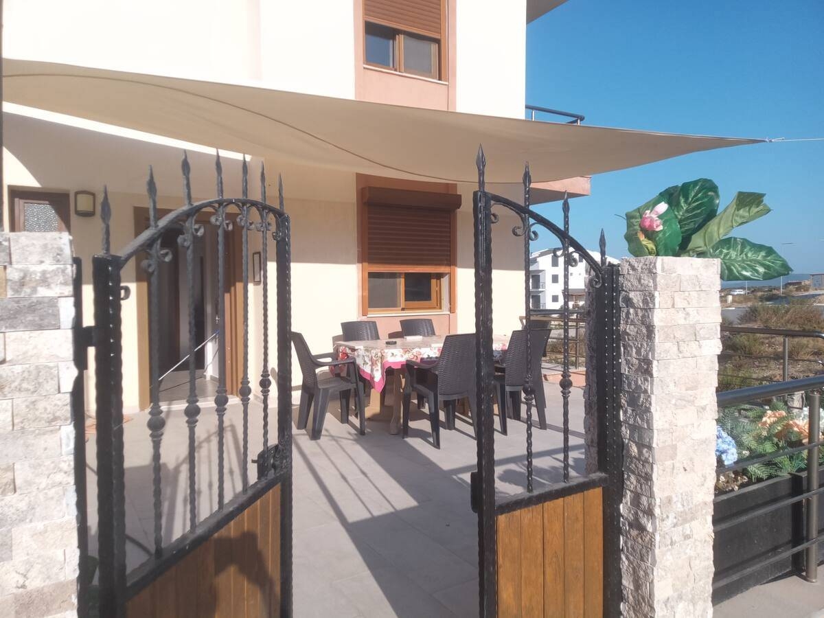 İzmir Karaburun'da Merkezi Konumda, 6 Kişilik, Konforlu Villa