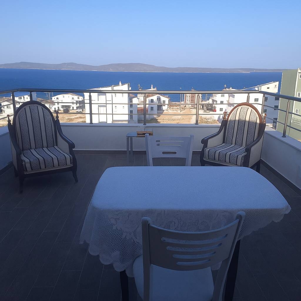 İzmir Karaburun'da Merkezi Konumda, 6 Kişilik, Konforlu Villa